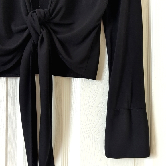 Monteau 90's Vintage Collared Plunging V-neck Tie Front Cropped Long Sleeve Top - Picture 7 of 10